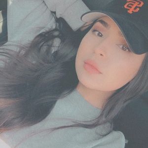 Meet your Posher, Khadeeja